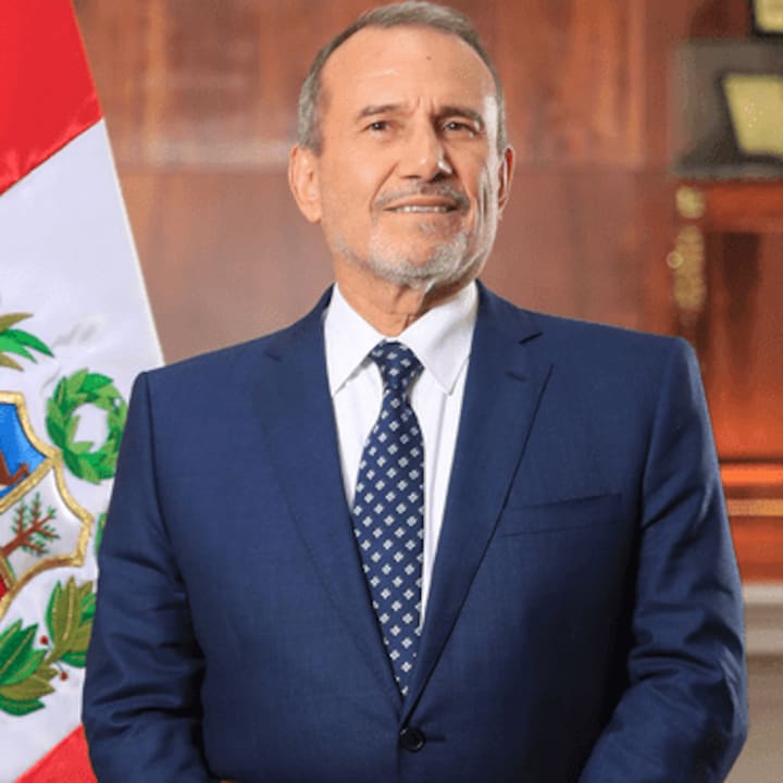 Elmer Schialer Salcedo