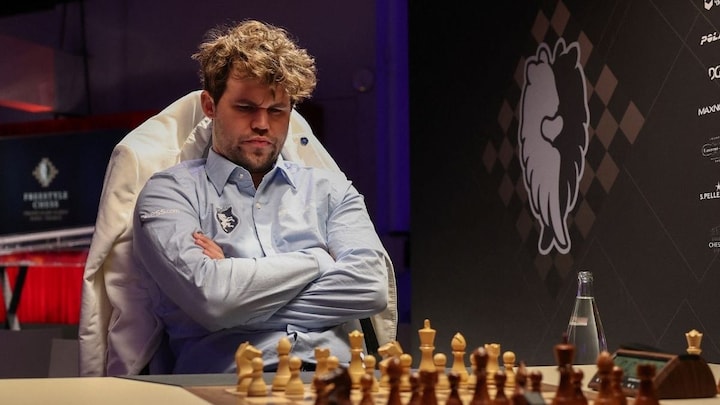 Chess legend Magnus Carlsen recreates 26-piece position after looking at board for just two seconds