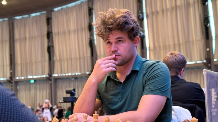 Uncompromising Magnus Carlsen forces opponent to remove wrist watch before Freestyle Chess match; watch video